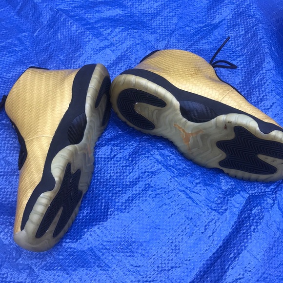 Jordan future in gold and black 6Y 38.5 - Picture 3 of 4